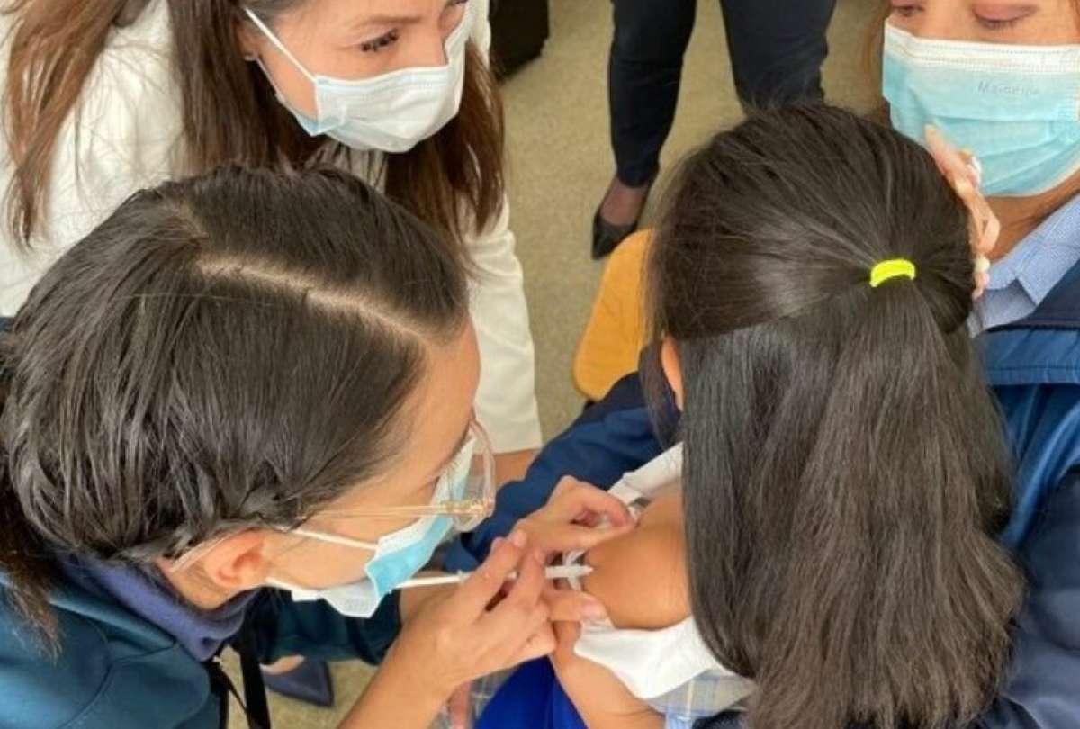 Conoce desde qué edad debes vacunar a tu hijo para prevenir la tosferina.