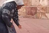 En Cuenca, un tierno video protagonizado por una monja que hace bailar un trompo se volvió viral.