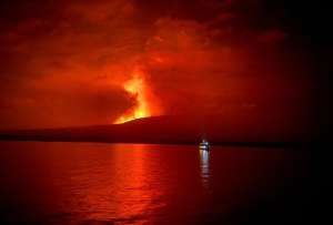 En redes sociales se compartieron videos que captaron el momento de la erupción de este volcán.