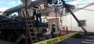 Postes de energ&iacute;a el&eacute;ctrica colapsaron en La Magdalena
