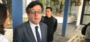 C&eacute;sar Mont&uacute;far acudi&oacute; a la Fiscal&iacute;a para solicitar el recurso. 