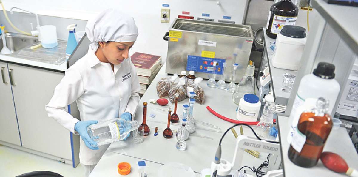 Los laboratorios nacionales tendr&aacute;n un porcentaje de preferencia que ser&aacute; definido por el Mipro. Foto: Archivo / El Tel&eacute;grafo