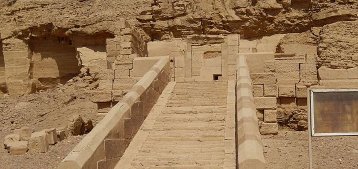 Uno de los templos en las ruinas de Elkab, al este del r&iacute;o Nilo, en Egipto. El arque&oacute;logo John Coleman Darnell fue uno de los autores del nuevo hallazgo.
