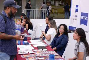 500 plazas de empleo y pasantías en Quito y Guayaquil