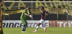 Azcona revela que el &aacute;rbitro predijo el error de L&oacute;pez en el penal