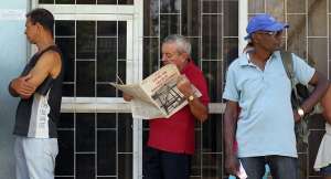 La ley fue difundida por el diario oficial Granma.Foto: EFE