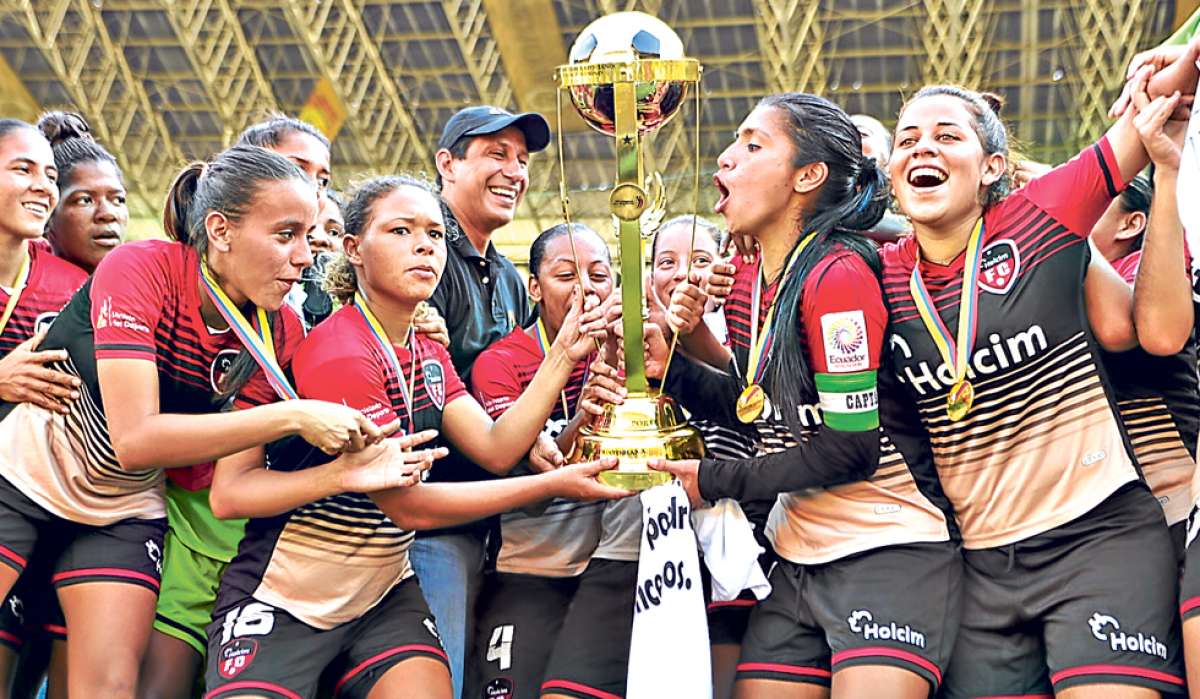 Rocafuerte, que consigui&oacute; el bicampeonato del torneo femenino el a&ntilde;o pasado, para esta temporada cambiar&aacute; la mayor&iacute;a de su plantilla. Foto: Archivo / El Tel&eacute;grafo.