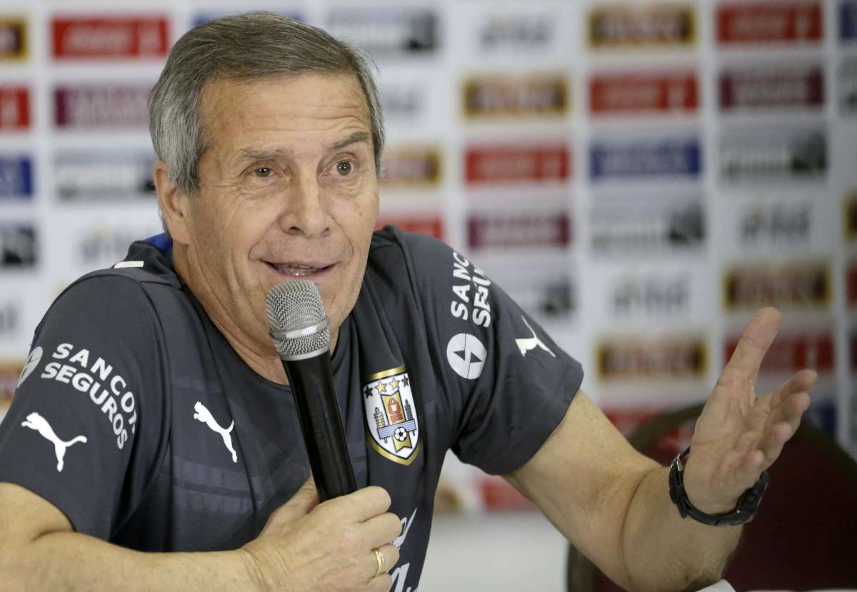 Washington Tab&aacute;rez dirigir&aacute; su segundo Mundial consecutivo a cargo de Uruguay. Foto: EFE