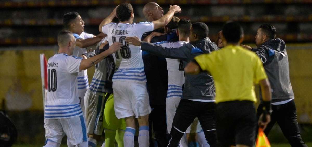 Uruguay gole&oacute; 3-0 a una irreconocible Argentina