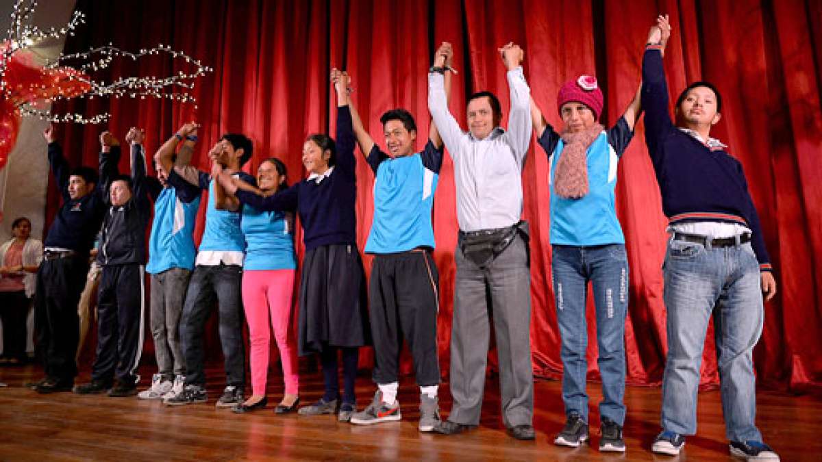 En el c&eacute;ntrico Teatro Lalama, en la capital de Tungurahua, los j&oacute;venes participaron con sus padres, hermanos, amigos y compa&ntilde;eros.
