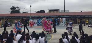 La coqueter&iacute;a, trajes coloridos, los movimientos de caderas y los zapateos cautivaron a los invitados que se dieron cita en el sur de Guayaquil.