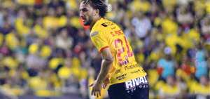 El colombiano Sebasti&aacute;n P&eacute;rez, durante su presentaci&oacute;n como jugador de Barcelona, en la Noche Amarilla.