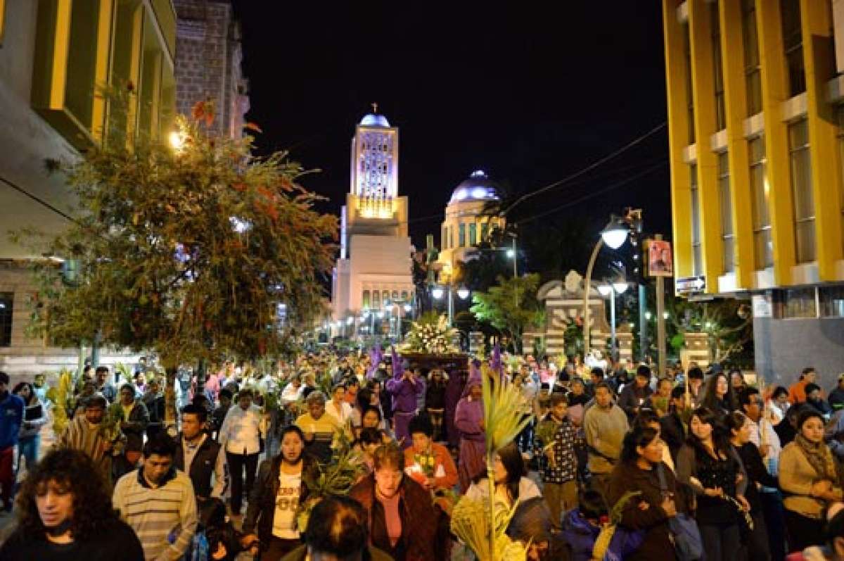 Esta semana, adem&aacute;s de la Caminata de la Fe hacia Ba&ntilde;os, se desarrollar&aacute;n procesiones por las calles de la capital tungurahuense. Foto: Roberto Ch&aacute;vez / El Tel&eacute;grafo