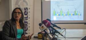 Paulina Recalde, directora de Perfiles de Opini&oacute;n, present&oacute; los resultados de la encuesta de cara a la segunda vuelta. 