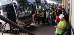 En Azuay funcionan varias cooperativas de transporte interprovincial que usan buses para cubrir sus rutas.
