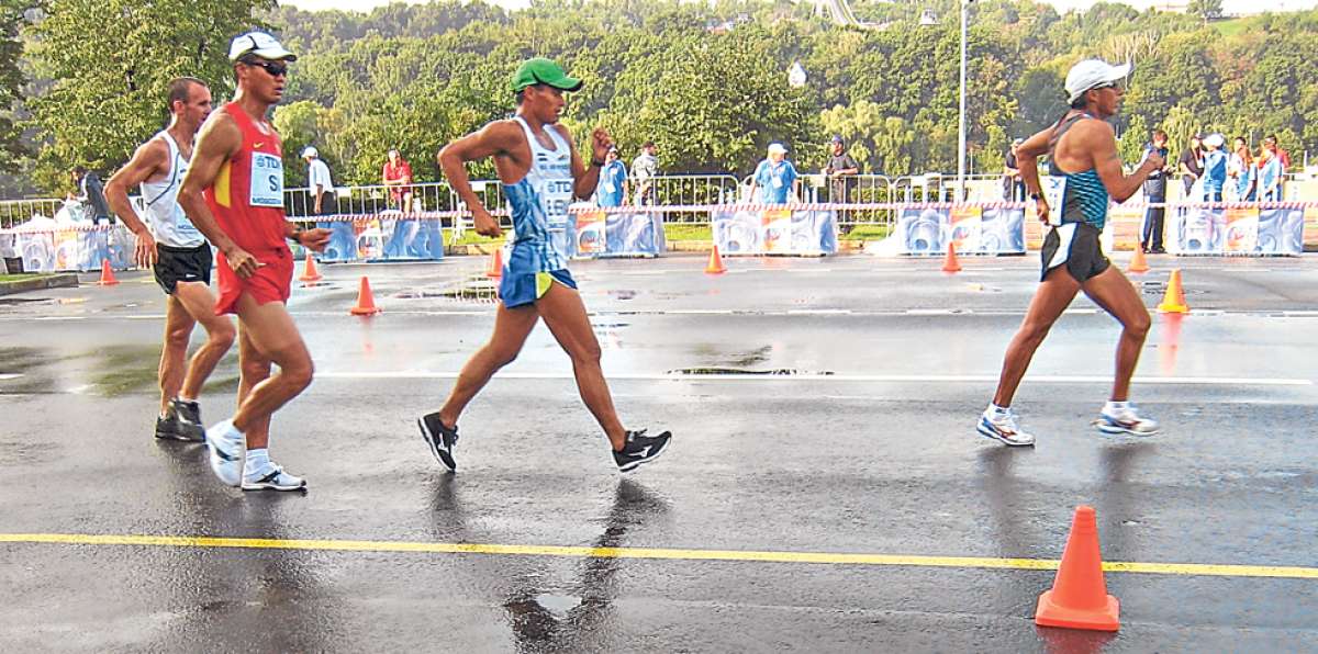 Andr&eacute;s Chocho (der.), que marchar&aacute; en los JJ.PP. en julio, deber&aacute; escoger si ir&aacute; al Mundial en 20 o 50 km. Foto: Archivo / El Tel&eacute;grafo