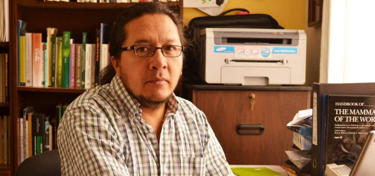 "El mono aullador dispersa las semillas"