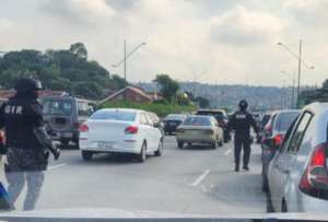 La Policía descartó que existe una persona atada a explosivos en Los Ceibos.