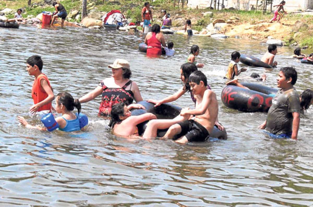 Las playas de la provincia de El Oro, esperan a los viajeros en este feriado de Semana Santa. Las autoridades ofrecen seguridad. Foto: Fabricio Cruz.