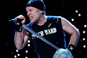 "Estoy extremadamente motivado e impaciente por volver a la normalidad lo antes posible", subray&oacute; el cantante, de 56 a&ntilde;os de edad. 