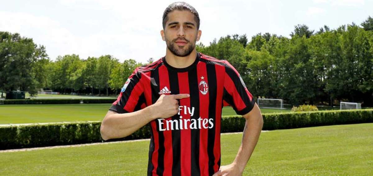 El suizo Ricardo Rodr&iacute;guez, tercer fichaje del AC Milan
