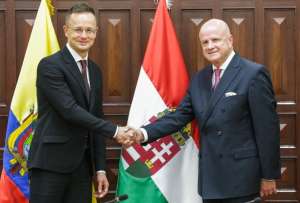 Péter Szijjártó, ministro de Asuntos Exteriores de Hungría, en la reunión con el vicepresidente Alfredo Borrero.