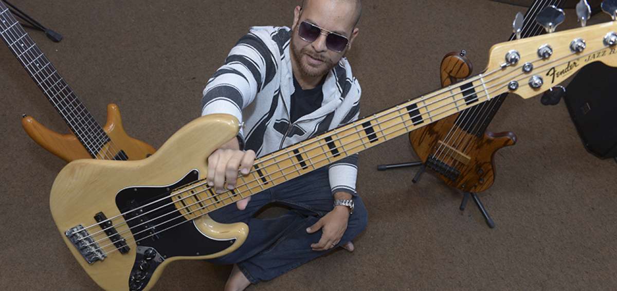 El "Jefe" Vergara: "El bajo fretless (sin trastes) es mi firma"