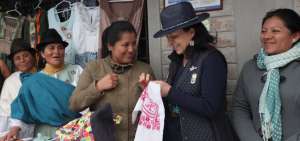 Roc&iacute;o de Moreno comparte momentos junto a pobladores de la comuna rural.