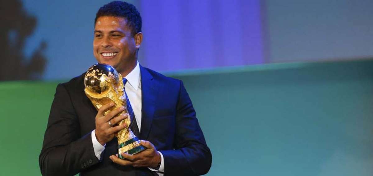 Ronaldo con la Copa del Mundo, en 2014.