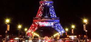 Neymar 'deslumbrado' por el homenaje de la Torre Eiffel