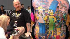 Hombre se tat&uacute;a 203 personajes de "Los Simpson" y quiere batir el r&eacute;cord
