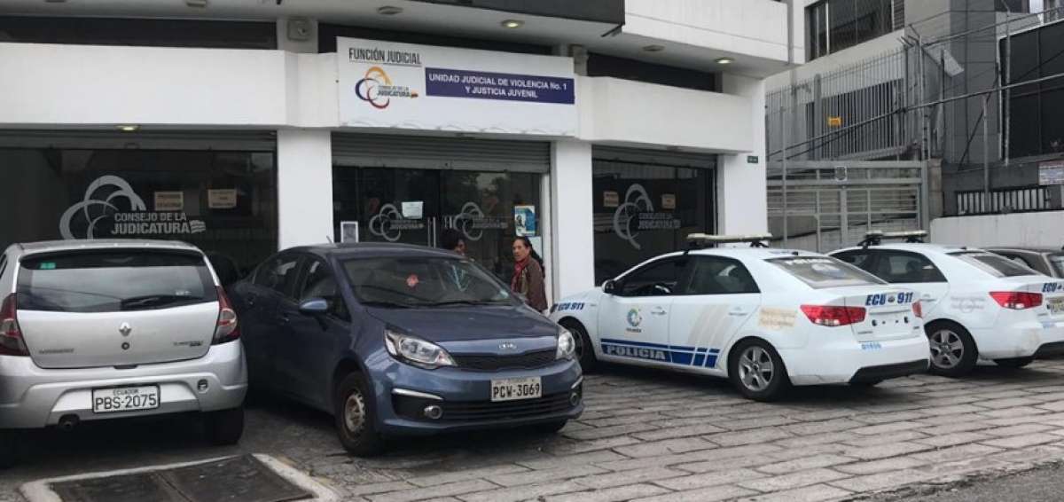 Marcelo, quien est&aacute; detenido en un centro de menores en Ambato, acudi&oacute; hoy a la Unidad de adolescentes infractores de Quito, en donde deb&iacute;a rendir su testimonio. Pero se acogi&oacute; al silencio.