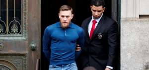 Conor McGregor estuvo involucrado en un incidente en Nueva York. Se entreg&oacute; a una comisar&iacute;a y hoy deber&aacute; acudir ante un juez. 