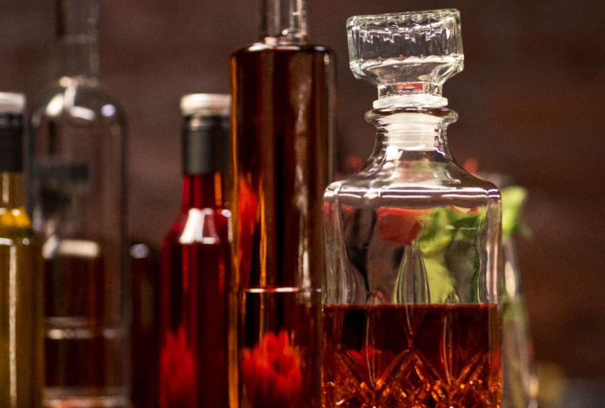 Operativo del SRI permitió el decomiso de más de 6.000 botellas de licor sin los respectivos sellos de seguridad.