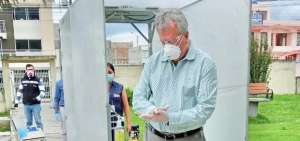 Empresa privada dona tela para hacer mascarillas
