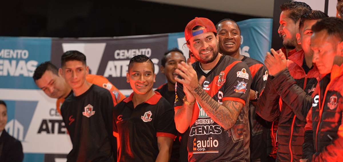 El exmundialista Kaviedes fue presentado la noche del jueves como el refuerzo del barrio Sim&oacute;n Bol&iacute;var para el campeonato de indorf&uacute;tbol.