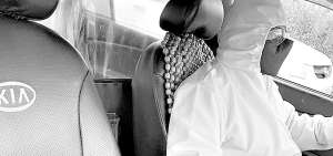 Los conductores de los taxis deben utilizar equipos de bioseguridad y un pl&aacute;stico transparente parar separar la cabina del asiento de los pasajeros.