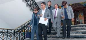 La cita en el Palacio de Carondelet dur&oacute; alrededor de 45 minutos. Los familiares no dieron informaci&oacute;n del estado de los secuestrados.