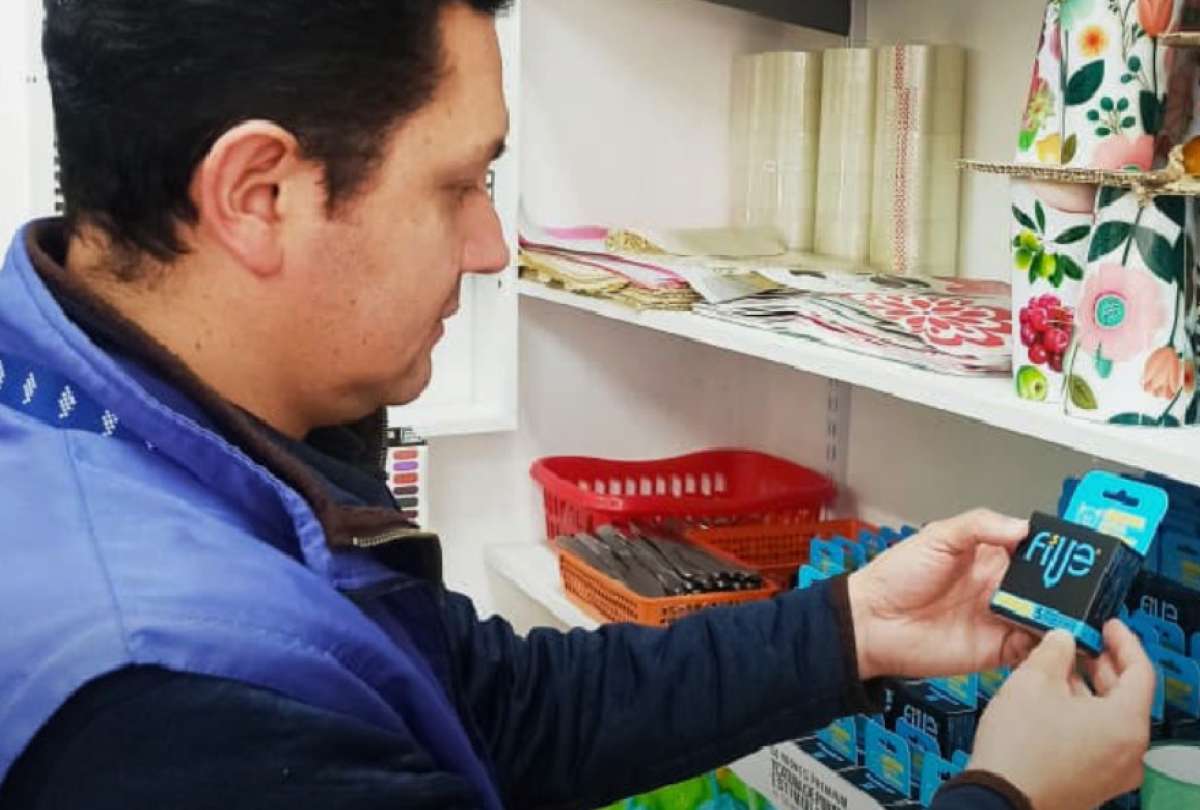 Arcsa clausuró un local en Cuenca con productos sin registro sanitario y presuntamente robados.