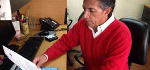 El arquitecto Roberto Fierro lleva 31 a&ntilde;os ejerciendo la profesi&oacute;n. Puso las denuncias en la Fiscal&iacute;a, Contralor&iacute;a y Consejo de Participaci&oacute;n.