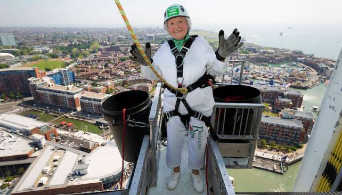 Doris Long empez&oacute; a practicar el r&aacute;pel a la edad de 85 a&ntilde;os. Foto: www.diaadia.com.ar 