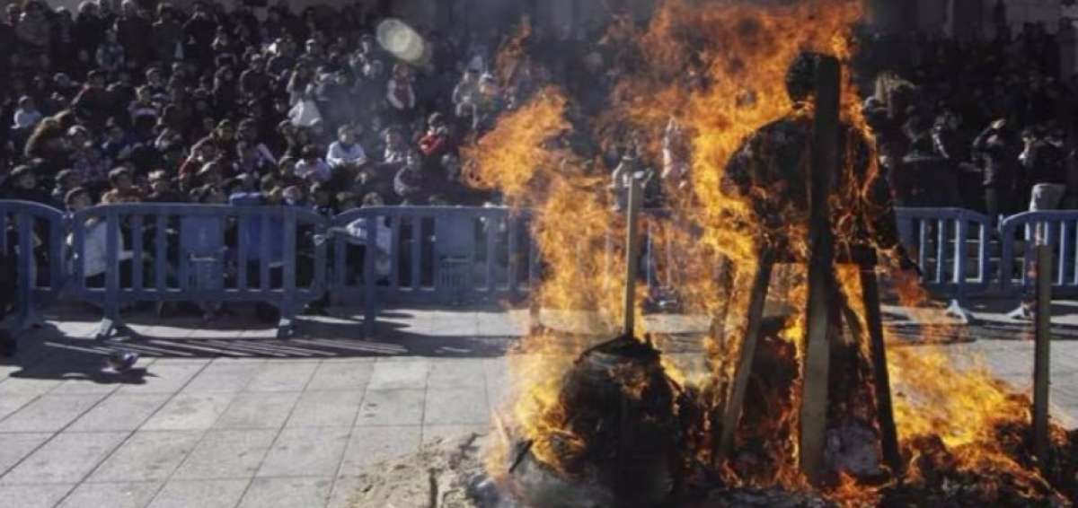 La costumbre arraiga en antiguas pr&aacute;cticas ind&iacute;genas andinas de justicia popular.