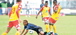 El cotejo fue trabado en media cancha. Hubo 4 tarjetas amarillas (3 para Independiente, 1 para Aucas) y 1 cartulina roja.