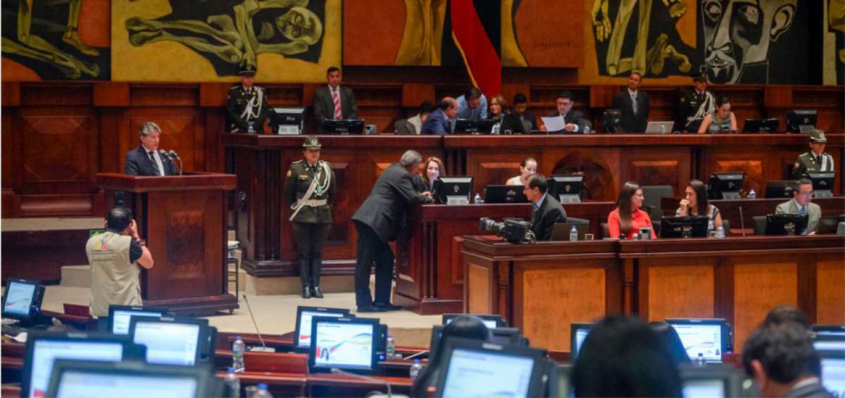 El ministro de Agricultura, Rub&eacute;n Flores, explic&oacute; al pleno del Legislativo el alcance de sus declaraciones que provocaron su comparecencia.