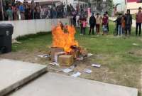 Libros fueron quemados por pobladores de Chiapas (México)