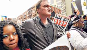 El director estadounidense Quentin Tarantino en la manifestaci&oacute;n celebrada en Nueva York contra la brutalidad policial. Internet
