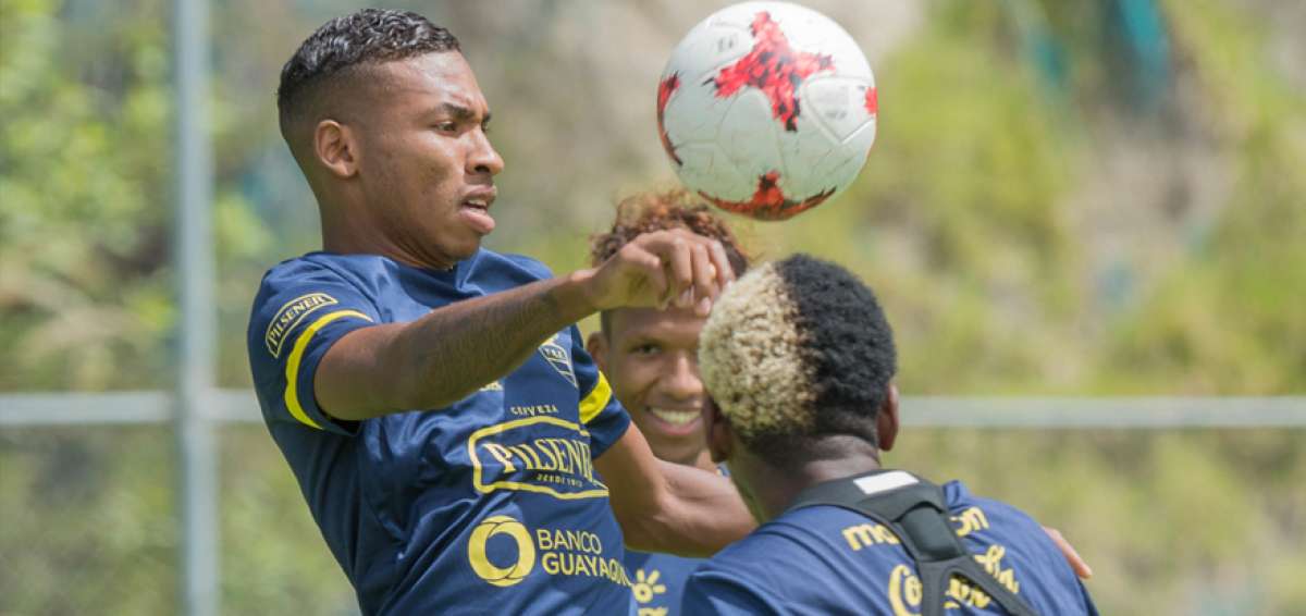 El volante Ayrton Preciado, de Emelec, ser&aacute; una de las alternativas ofensivas del entrenador Gustavo Quinteros para enfrentar a Venezuela.