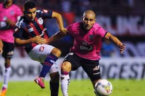 El lateral derecho, Cristian N&uacute;&ntilde;ez (d), ha sido titular en todos los partidos de Libertadores.