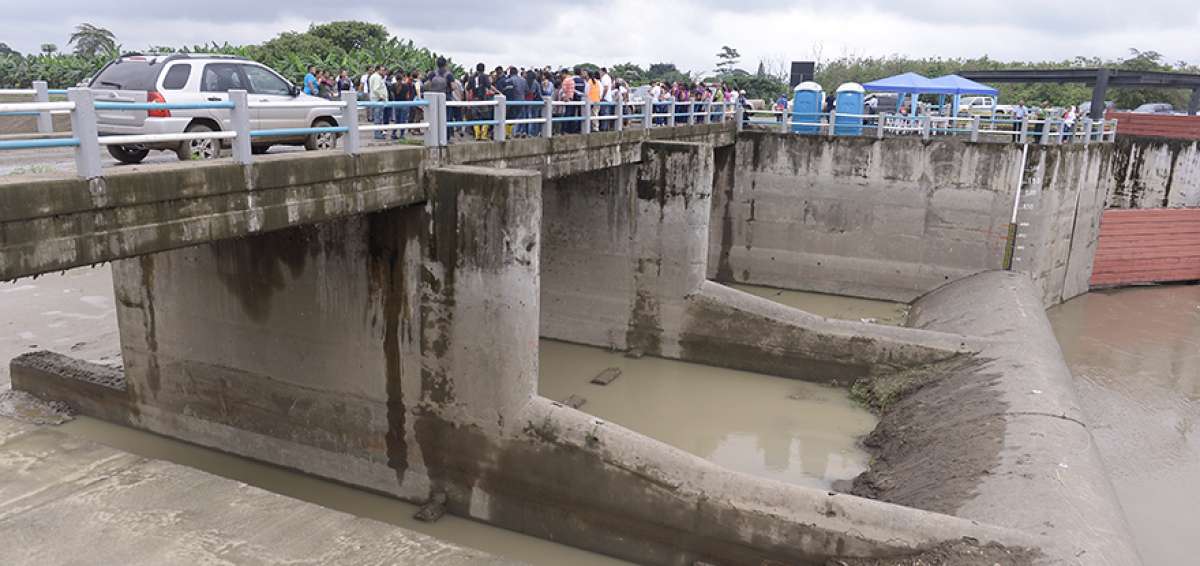 Limpieza de canales y campa&ntilde;as de concienciaci&oacute;n sobre los peligros de vivir a las orillas de r&iacute;os se dan en Guayas.