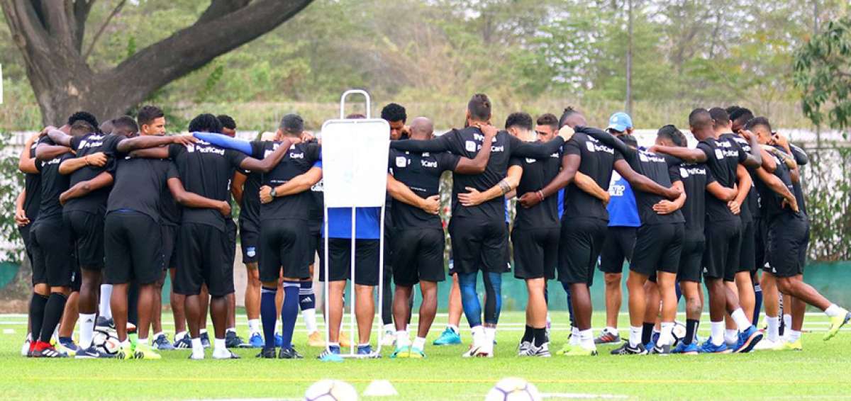 Mariano Soso, DT de Emelec, inici&oacute; los trabajos de pretemporada ayer, en el Complejo de Samanes, con un grupo de 29 jugadores.